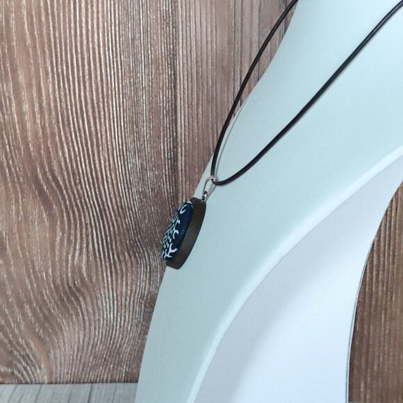 "Pavuk" UNESCO Heritage "Modrotlač" Blueprint Wood Necklace - Artisan Crafted - Picture 3 of 6